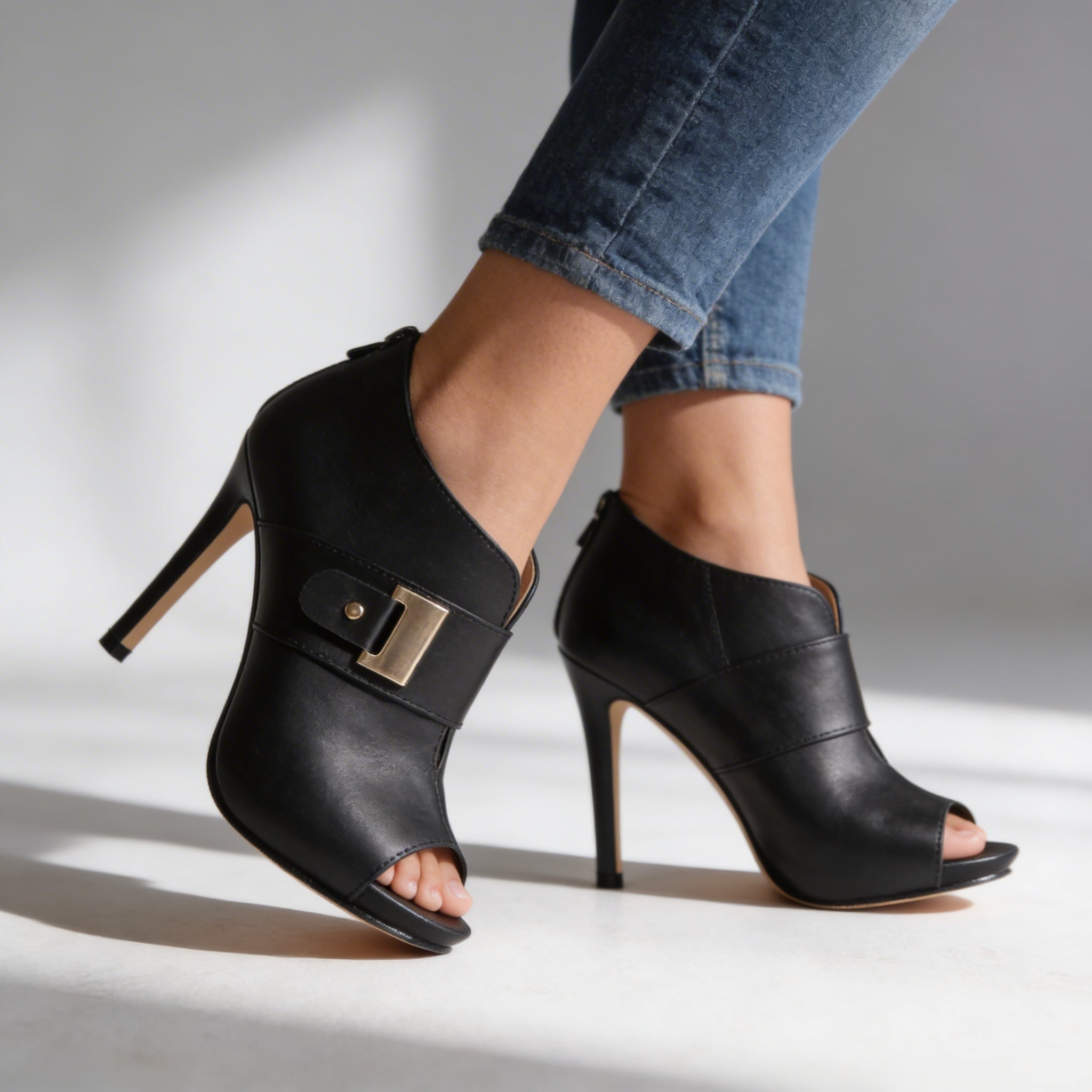 Erika | Stiletto Magassarkú Nyitott Orrú Csatos Női