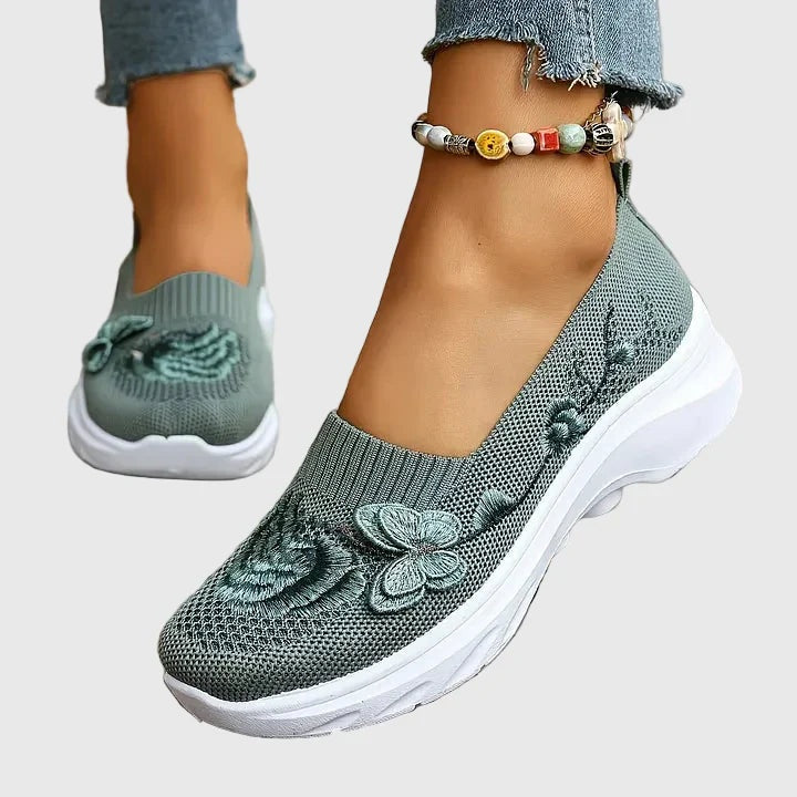 Eszter | Slip-On Sneaker Női Hímzett Pillangós