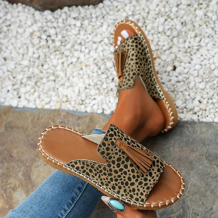 Flóra | Boho Szandál Női Lapos Bojtokkal Pántos