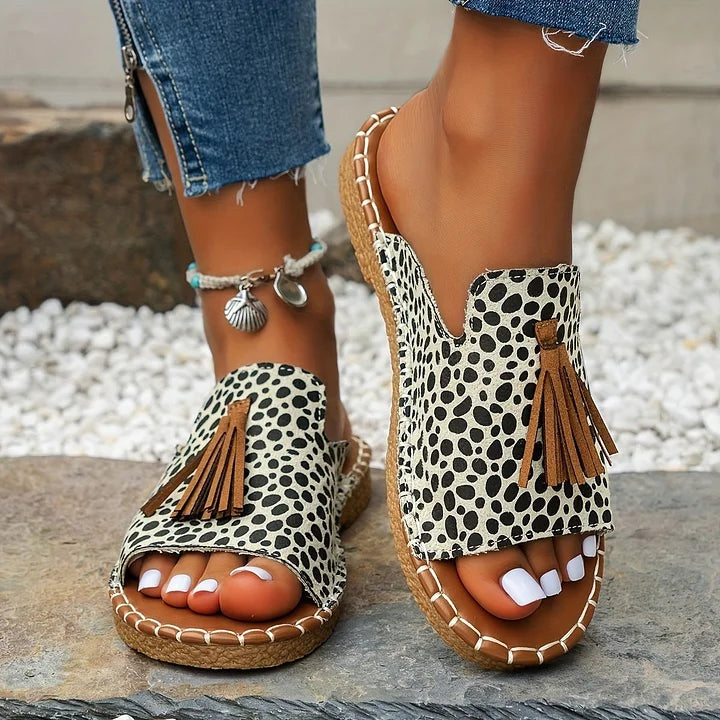 Flóra | Boho Szandál Női Lapos Bojtokkal Pántos