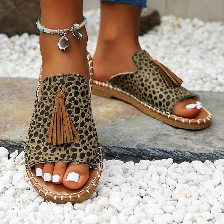 Flóra | Boho Szandál Női Lapos Bojtokkal Pántos