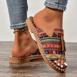 Flóra | Boho Szandál Női Lapos Bojtokkal Pántos