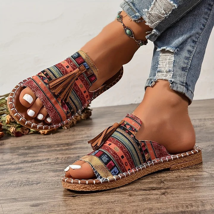 Flóra | Boho Szandál Női Lapos Bojtokkal Pántos