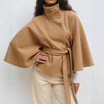 Gabriela | Cape-Mantel mit Gürtel Damen Stehkragen Wolloptik