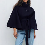 Gabriela | Cape-Mantel mit Gürtel Damen Stehkragen Wolloptik