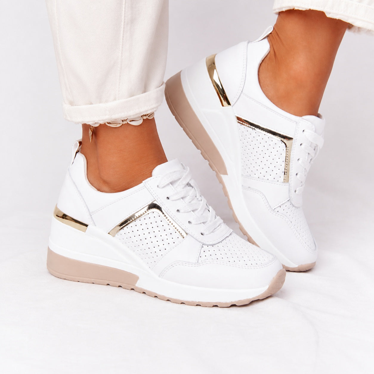 Krisztina | Sneaker Női Fűzős Perforált Sportcipő