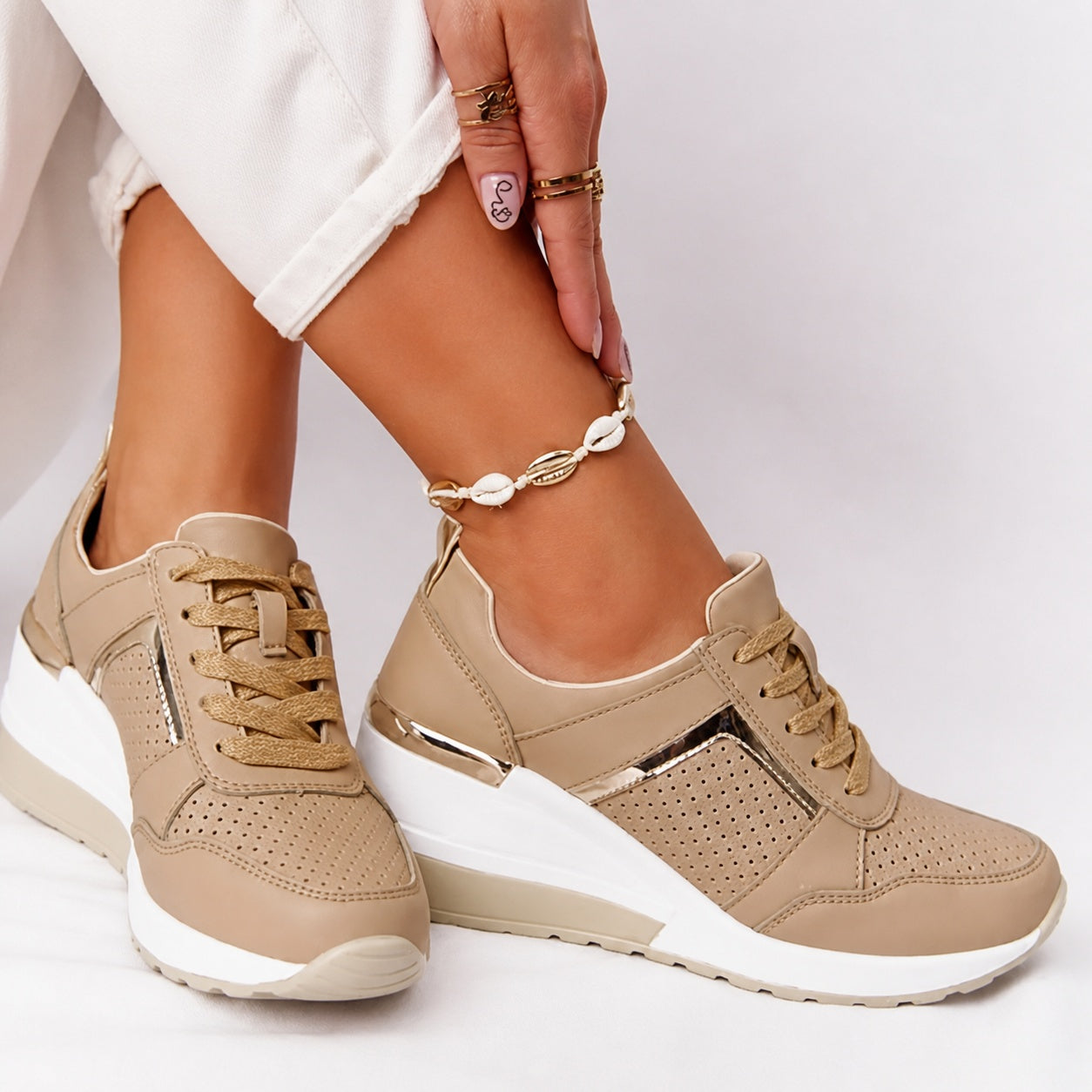 Krisztina | Sneaker Női Fűzős Perforált Sportcipő