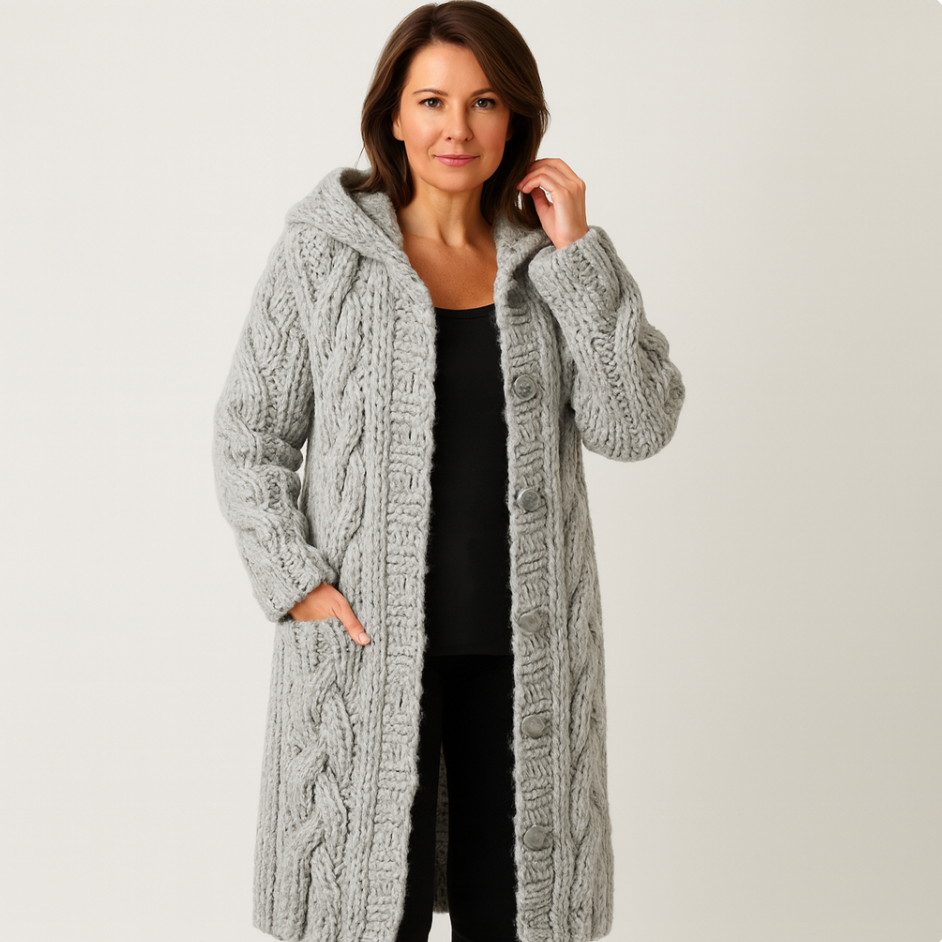 Mathilda | Strickjacke Damen Lang mit Kapuze Zopfmuster