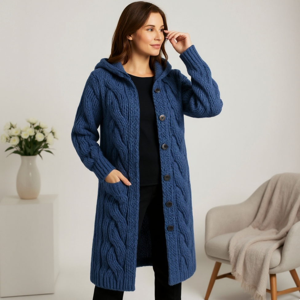 Mathilda | Strickjacke Damen Lang mit Kapuze Zopfmuster