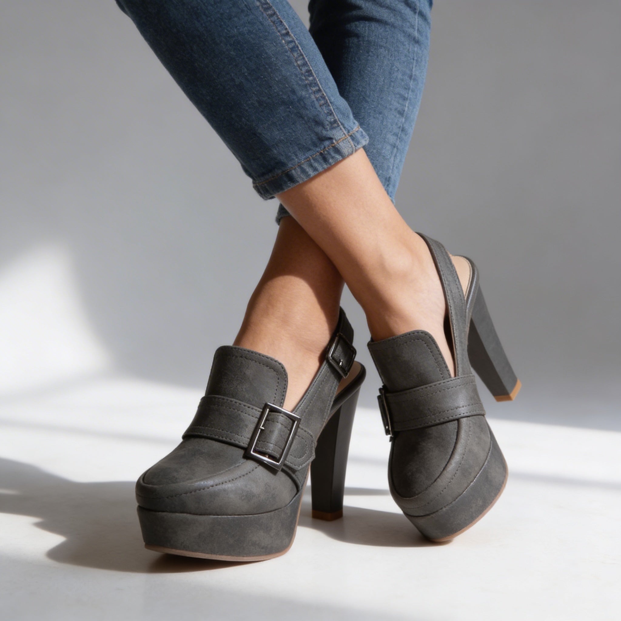 Sarolta | Platform Slingback Magassarkú Cipő Női Csatos Loafer Stílusú